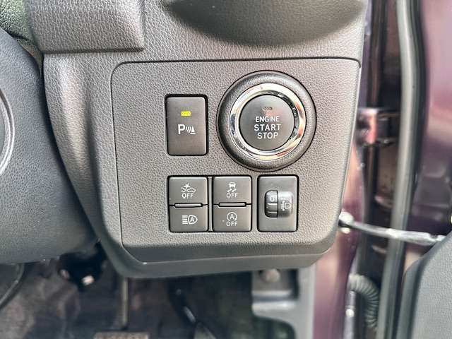 常に触れる事となる運転席周りです。まるで自宅に居るようにリラックスできる運転席です。外の喧騒を忘れさせてくれますね。