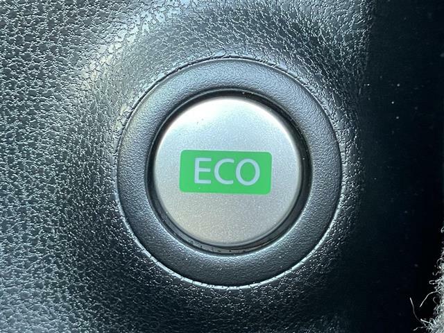 ☆ECOスイッチ☆セレクターレバーの横にある“ECOスイッチを押すとバルブタイミングや点火位置の制御など省燃費モードで走行してくれ、メーター内に表示されます。