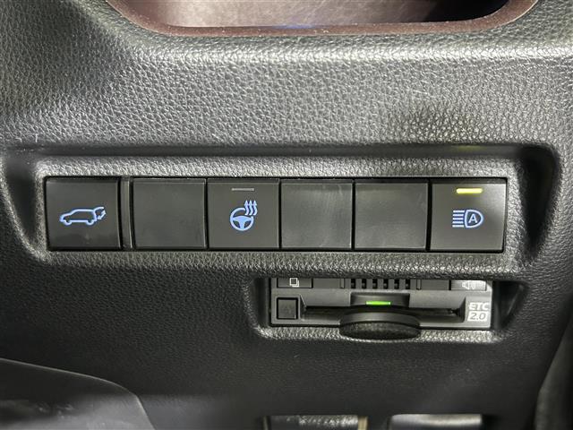 【ETC】有料道路を利用する際に料金所で停止することなく通過できる、ETC車載器（ノンストップ自動料金収受システム機器）が装備されています。セットアップを行うことで利用可能になります。