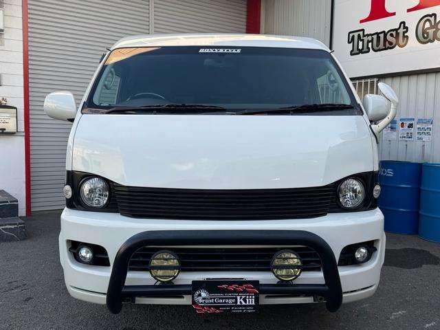 ハイエースワゴンGL　ボクシースタイルZEROフェイス　バンパーガード付き車両入庫いたしました。　内外装綺麗な車両です