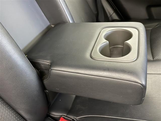 【ドリンクホルダー】長時間のドライブを快適に過ごすために、必須の車内アイテムですね。