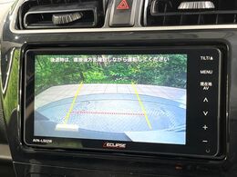 【バックカメラ】駐車時に後方がリアルタイム映像で確認できます。大型商業施設や立体駐車場での駐車時や、夜間のバック時に大活躍！運転スキルに関わらず、今や必須となった装備のひとつです！