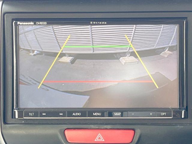 【バックカメラ】駐車時に後方がリアルタイム映像で確認できます。大型商業施設や立体駐車場での駐車時や、夜間のバック時に大活躍！運転スキルに関わらず、今や必須となった装備のひとつです！
