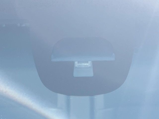 【シティブレーキアクティブシステム】低速走行中に前方の車両等を認識し、衝突しそうな時は警報とブレーキで衝突回避と被害軽減をアシスト。より安全にドライブをお楽しみいただけます。