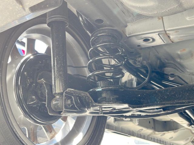 お車を安心してお乗りいただく為には、足回りの定期点検が欠かせません。サービスサポート（有償保証）では無料点検もご提供しており、安心のカーライフをお過ごしいただけるサポート体制が整っています。