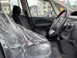 【運転席】座り心地が良いシートなので長時間の運転でも快適にお過ごしいただけます。新品のフロアマットのご注文も可能です。掲載箇所以外にご希望の写真がございましたらお気軽にお問い合わせ下さい。