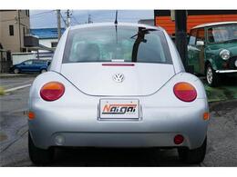 奥様のくつろぎ空間も充実！おいしいコーヒーでも！旦那様にはアフターパーツコーナーに！ついつい時間が経つのを忘れてしまう。車選びも大切だけど、お店選びにも拘ってみてください！