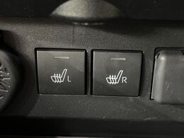 【シートヒーター】寒い日に重宝するシートヒーター！エアコンより早く温まってくれるので寒がりの人も安心ですね♪エアコンの温風は乾燥するから苦手、という方にもをおすすめです。