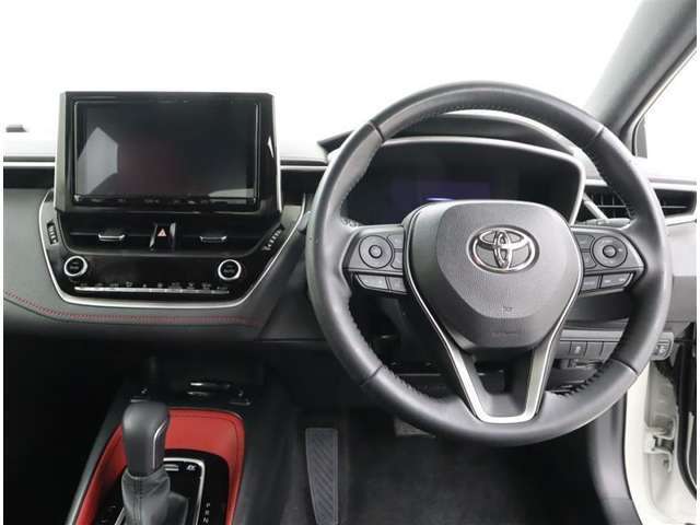 足元広々！快適な運転席回りです