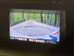 【バックカメラ】駐車時に後方がリアルタイム映像で確認できます。大型商業施設や立体駐車場での駐車時や、夜間のバック時に大活躍！運転スキルに関わらず、今や必須となった装備のひとつです！