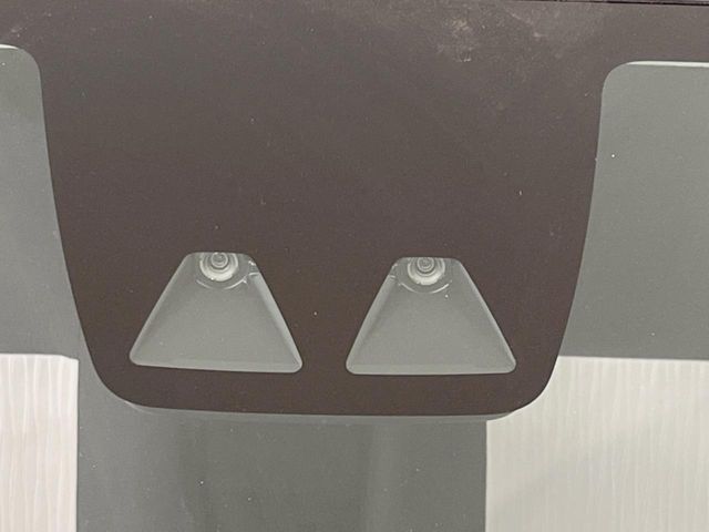 【スマートアシスト】走行中に前方の車両等を認識し、衝突しそうな時は警報とブレーキで衝突回避と被害軽減をアシスト。より安全にドライブをお楽しみいただけます。