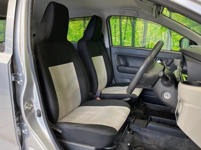 運転席シート廻りは使用感も少なく、良好な状態となっています。丁寧に使われていたことがよくわかりますね。