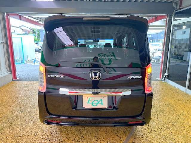 ご希望のお客様には、納車時までに細かなキズやヘコミなどを当社工場にて修復後お渡しする事も可能ですので、お気軽にスタッフまでご相談ください！（別途費用）