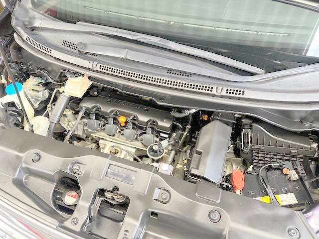 エンジンルームの状態もキレイで機関も良好です！当社では仕入時に90ヵ所以上の点検項目の確認や試乗も実施してます！問題のない車両を店頭にて販売しております！
