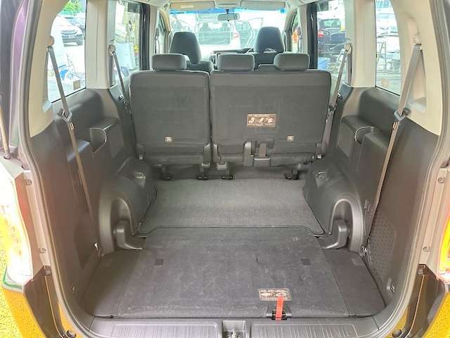 広々としたラゲッジスペース！更にシートアレンジで大きな荷物の収納が出来ます！便利ですよね♪