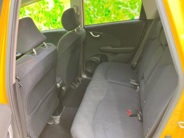 WECARSでは各商談席に大型モニターをご用意しております！見やすい大画面でゆったりと全国の在庫をご覧いただけます！是非ご来店お待ちしております！