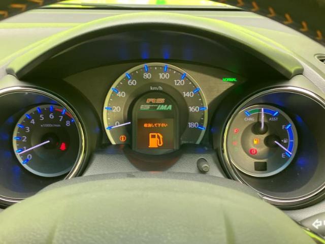 WECARSの展示場では実際に見て、触ってお車をお選びいただけます！知識の豊富な営業スタッフが様々なカーライフをご提案いたします！