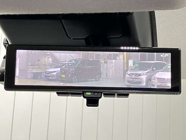 【スマートルームミラー】ルームミラー上に車体後方カメラの映像を映し出すことで車内定員、荷物状況に影響をうけません★たくさん乗せても、たくさん載せても、後方視界すっきりのインテリジェントルームミラー★