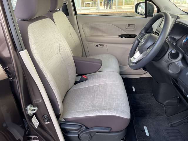 運転のしやすさや、乗り降りにも配慮した運転席。