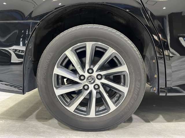 ★お手頃軽自動車から人気のミニバン、話題のSUVなどなど常時100台ほどの在庫車を展示しています（＾＾♪　　お客様にピッタリの一台が見つかります！