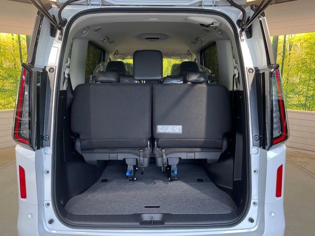 普段のお買い物や通勤、送迎等に十分な荷室スペースを確保しております。セカンドシートを倒すと、大きな荷物の積載も可能です♪