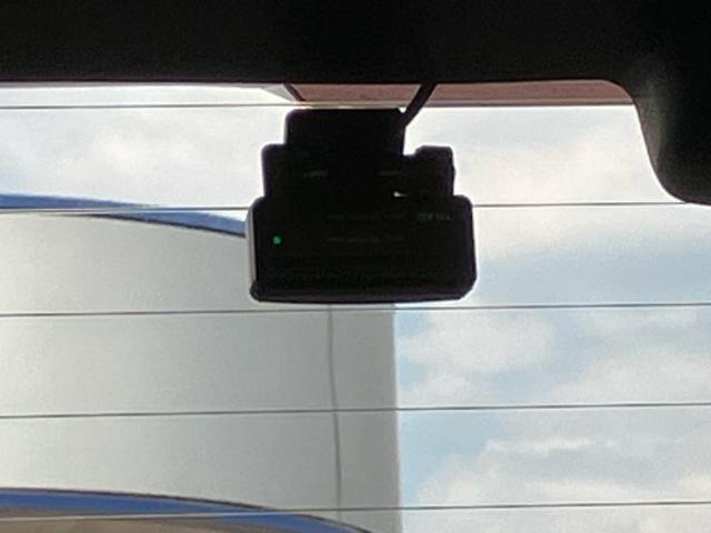 WECARSの展示場では実際に見て、触ってお車をお選びいただけます！知識の豊富な営業スタッフが様々なカーライフをご提案いたします！