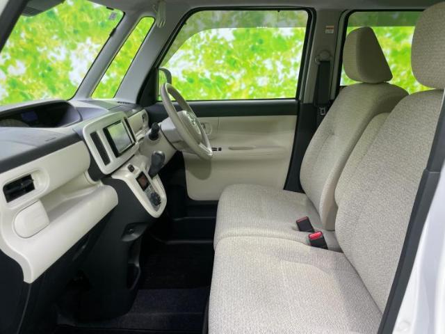 WECARSでは各商談席に大型モニターをご用意しております！見やすい大画面でゆったりと全国の在庫をご覧いただけます！是非ご来店お待ちしております！