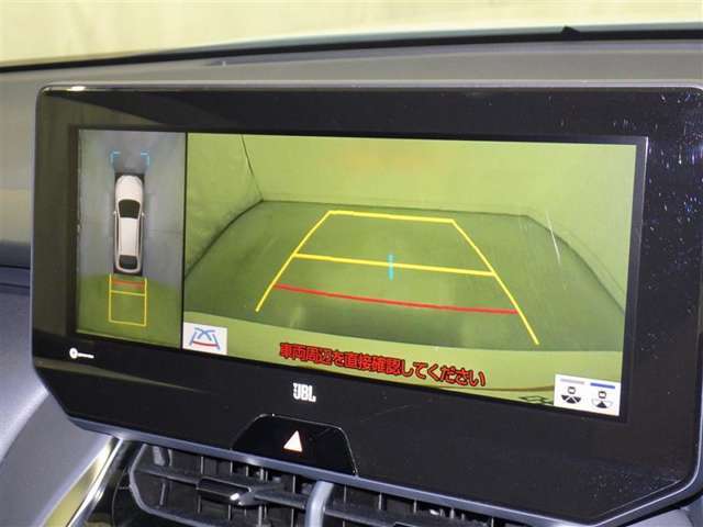 バックモニターも装備しております。バックギアに入れるとナビ画面に車の後方が映し出されます。これで後方確認も安心！