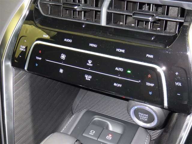 【オートエアコン】お好みの温度に設定して頂くと、車内の温度を自動調整♪快適にクルマの中を過ごして頂けます。