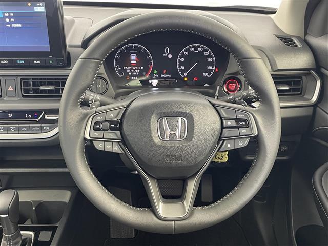 【ステアリング】軽い力で扱いやすいハンドルです。目立つ傷やスレなどなく綺麗な状態です！除菌プランいれていただくとさらに快適に！清潔なお車はお子様にも安心ですね！