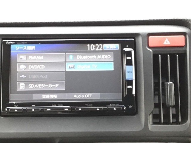 【オーディオ機能】ナビに一体のオーディオは、フルセグTVの他にDVD/CDプレーヤーを装備♪もちろんFM/AMラジオもお聞きいただけますよ♪
