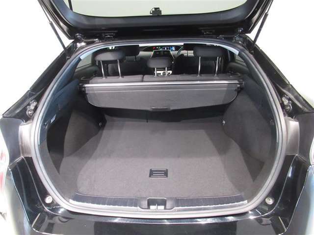 U-Carの販売だけでなく自動車保険、携帯電話の販売も行っております。