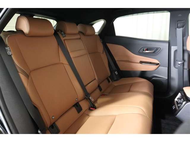 後部座席も十分な広さを確保！大人がゆったり乗っていただける広さです☆