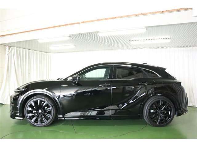 4WDシステムを搭載。オフロードや雪道などの滑りやすい路面でも安心して走行できます。