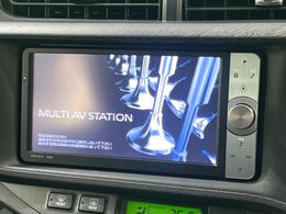 【純正ナビ】人気の純正ナビを装備しております。ナビの使いやすさはもちろん、オーディオ機能も充実！キャンプや旅行はもちろん、通勤や買い物など普段のドライブも楽しくなるはず♪