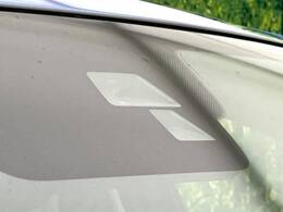 【スマートシティブレーキサポート】低速走行中に前方の車両等を認識し、衝突しそうな時は警報とブレーキで衝突回避と被害軽減をアシスト。より安全にドライブをお楽しみいただけます。