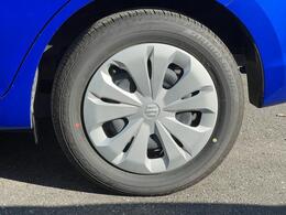 【タイヤ】ホイールキャップが足元を飾ります♪タイヤ溝はたっぷり残っています◎