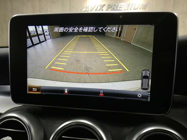 駐車の苦手な方でも安心のバックカメラ！前後パークセンサーも標準装備です！