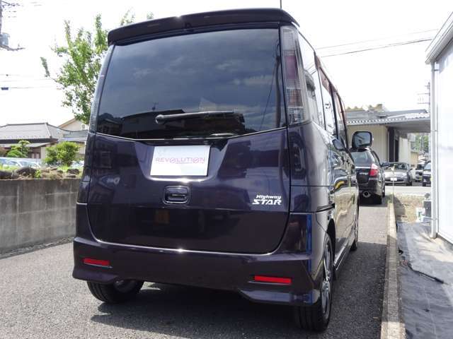 室内の広さや使い勝手はコンパクトカー同等、もしくは上回るレベルです。その上自動車税や消耗品、ガソリン代等の維持費はは格安！軽自動車へのお乗り換えをお考えの方はまず実車をご確認頂いてご検討下さい！