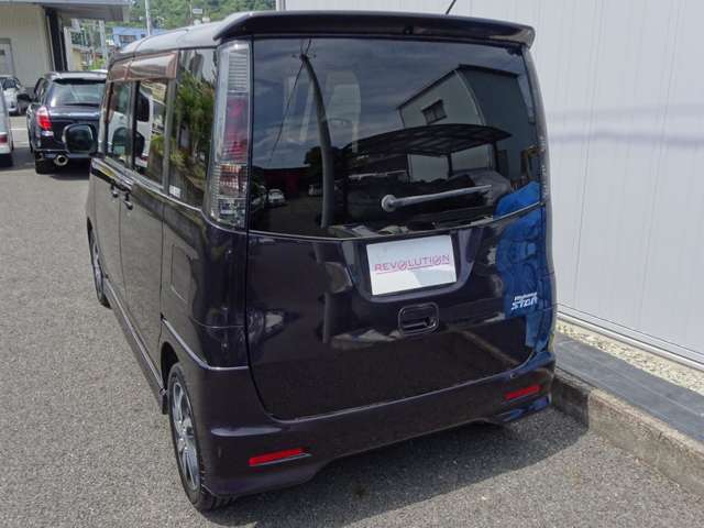 車検時の点検費用です。軽自動車：27000円普通車：30000円、これ以外にもガソリン代やタイヤ代、各種消耗品等もすべて軽自動車の方が安いです。壊れた時の修理や鈑金、パーツ代も安いです。