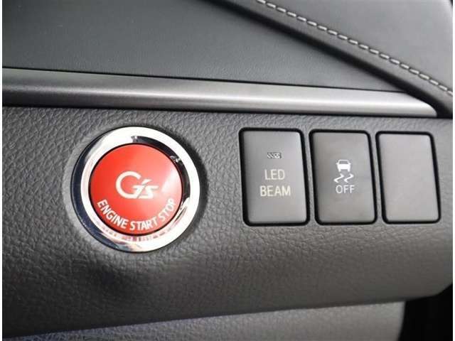 【スマートキー】を車の中に持ち込んでブレーキを踏みボタンを押すだけでエンジンスタート！キーを取り出し刺したり・回したりが無くとても便利です☆