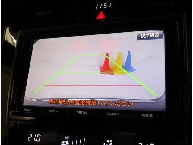 【バックモニター】付です。バックギヤに入れるだけで、ナビの画面に後方視界を映し出して非常に便利ですよ(^^♪後ろが見えることで安全確認も出来ますね☆