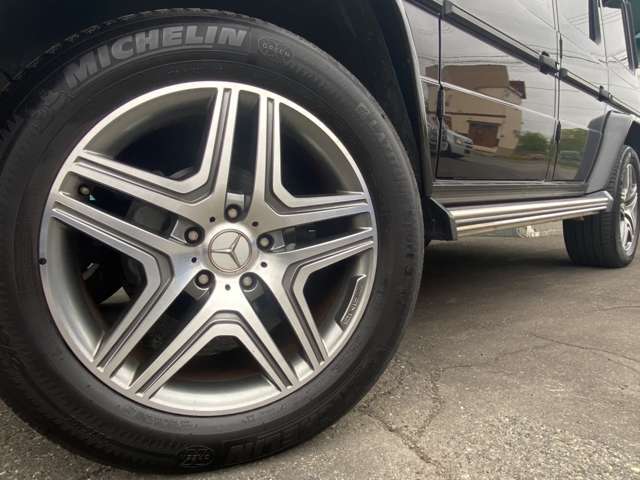 販売車両は1台1台にJAAA鑑定士（日本自動車鑑定協会)が入念かつ厳しいチェックを通して、内装・外装・機関・修復、の4つの項目を鑑定し状態を表記していますのでとても安心です。