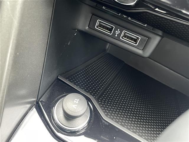 【運転席操作部】『運転席周辺の装備』の画像になります。快適なドライブを楽しむための機能が装備されています！運転席から触れるので使いやすいです！