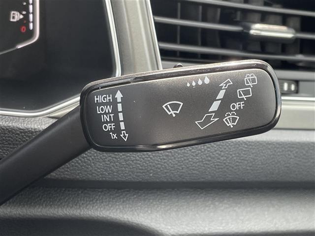 【運転席操作部】『運転席周辺の装備』の画像になります。快適なドライブを楽しむための機能が装備されています！運転席から触れるので使いやすいです！