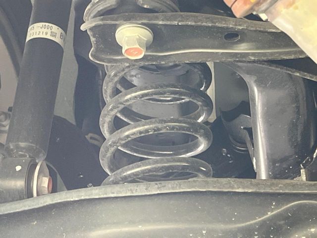 お車を安心してお乗りいただく為には、足回りの定期点検が欠かせません。サービスサポート（有償保証）では無料点検もご提供しており、安心のカーライフをお過ごしいただけるサポート体制が整っています。