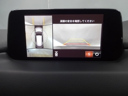 狭い場所での駐車やすれ違いなどでより的確な運転操作に役立つ360°ビューモニターが装備されています。