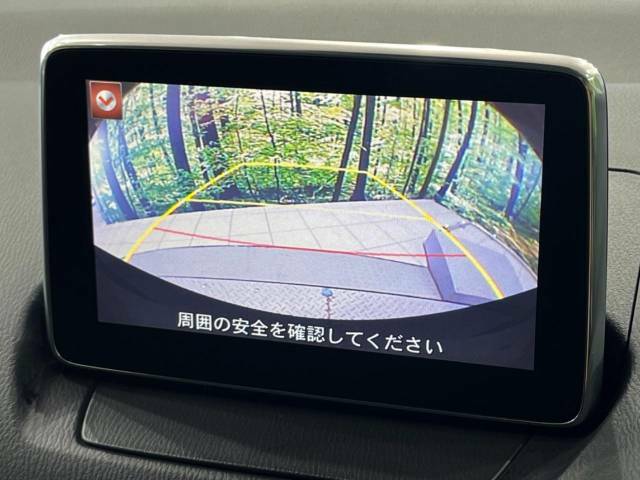 【バックカメラ】駐車時に後方がリアルタイム映像で確認できます。大型商業施設や立体駐車場での駐車時や、夜間のバック時に大活躍！運転スキルに関わらず、今や必須となった装備のひとつです！