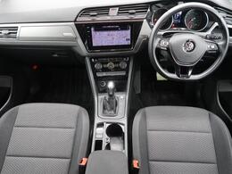 シンプルなデザインと一目でわかるスイッチの配置はPeoples　Car＝みんなの車という考えの現れです。各スイッチにはバックライトもついており、夜間でも安全に操作して頂けます。