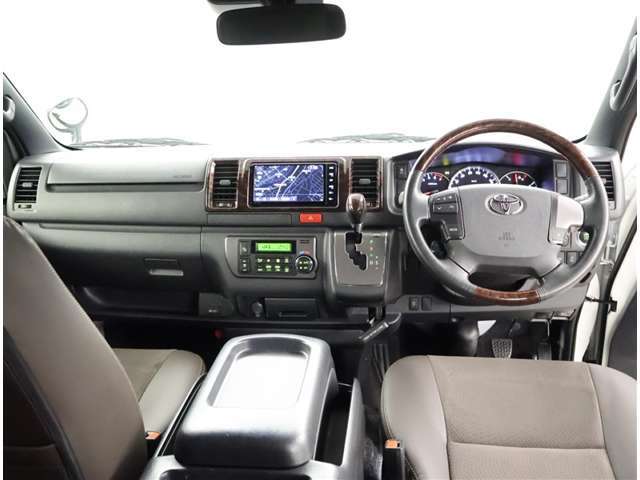 【インパネ】インパネはシンプルなデザイン。運転もし易そう♪